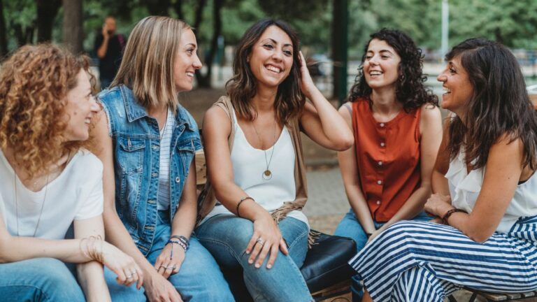 Nieuwe mensen leren kennen: 9 plekken waar het niet awkward is
