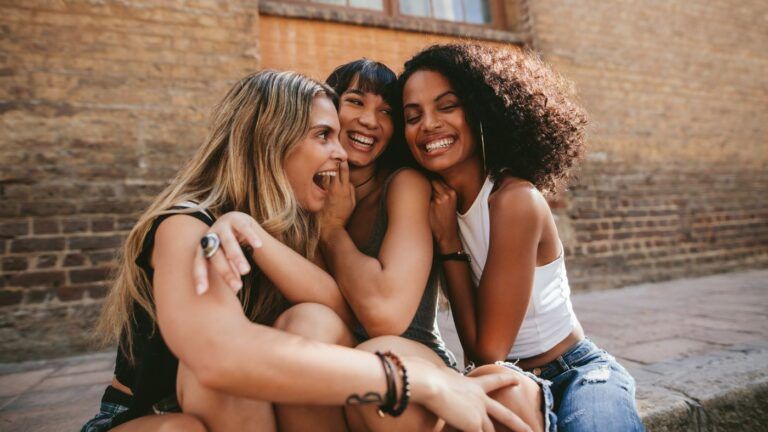 Ben je de enige single in een vriendengroep? Tijd voor nieuwe vriendinnen!
